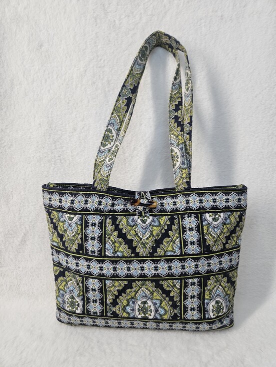 Vera Bradley Handbags - Vera Bradley Retired Cambridge Tote Bag